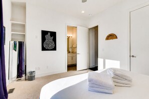 4 bedrooms, desk, iron/ironing board, travel crib