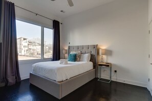 4 多间卧室、办公桌、熨斗/熨衣板、旅行婴儿床