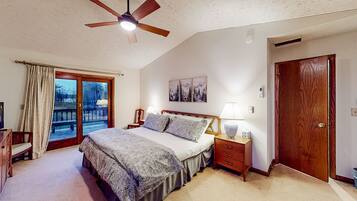 4 makuuhuonetta, vauvan matkasänky, internet, vuodevaatteet