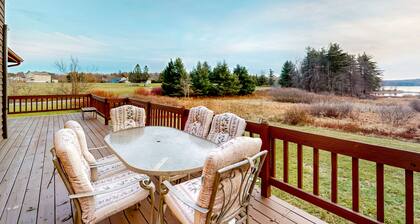 Adventurer's perch with lake access, Milky Way views, & hot tub - dog-friendly