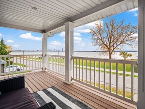 Property grounds - Tranquil Lakeview Oasis_Balcony_WIFI_Free Parking (Fort Erie)