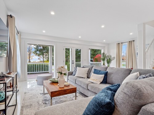 Tranquil Lakeview Oasis_Balcony_WIFI_Free Parking 