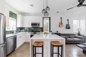 Private kitchen - Modern Home in East Austin! Close to downtown & all Austin has to offer!

 (Austin)