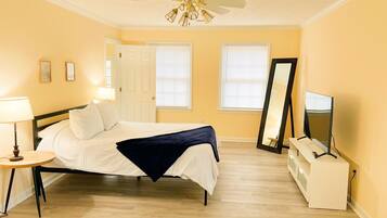 4 makuuhuonetta, silitysrauta/-lauta, vauvan matkasänky, ilmainen Wi-Fi