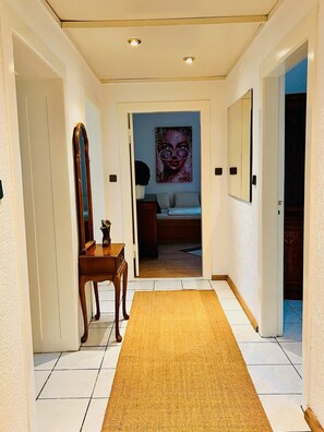 Basic Triple Room, Shared Bathroom | Interior - Hotel Nest (Berlin)