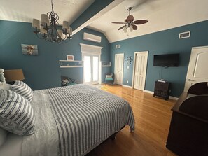 3 quartos, ferros/tábuas de passar roupa, berço de viagem