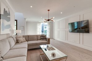TV - Rooftop Fun! Walk to the Gulch/12st S nr Broadway! (Nashville)