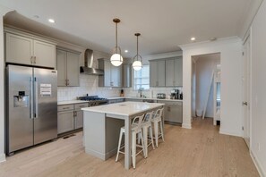 Fridge, microwave, oven, stovetop - Rooftop Fun! Walk to the Gulch/12st S nr Broadway! (Nashville)