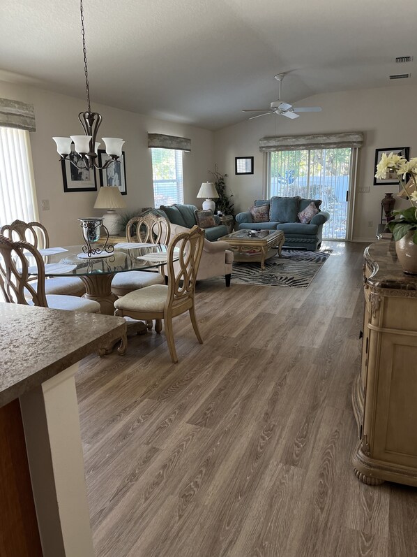 Smart TV, DVD player - Lake Sumter Landing Gem (The Villages)