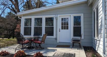 Quiet pet friendly country home a few miles from Lake Erie & Cedar Point