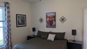5 bedrooms, free WiFi, bed sheets - Quiet pet friendly country home a few miles from Lake Erie & Cedar Point (Berlin Heights)