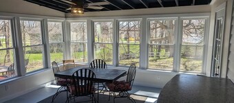 Quiet pet friendly country home a few miles from Lake Erie & Cedar Point