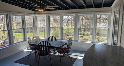 Quiet pet friendly country home a few miles from Lake Erie & Cedar Point