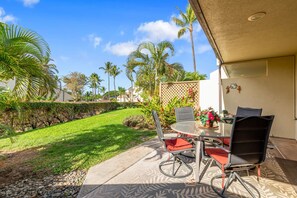 Outdoor dining - Hale Maluhia at Maui Kamaole (Kihei)