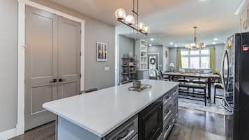 House, Multiple Beds, Hot Tub | Private kitchen | Fridge, microwave, oven, stovetop