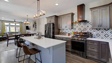 House, Multiple Beds, Hot Tub | Private kitchen | Fridge, microwave, oven, stovetop