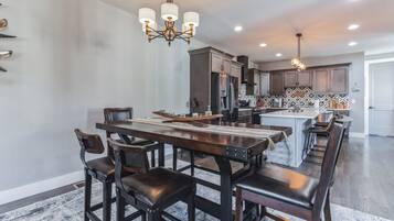 House, Multiple Beds, Hot Tub | Dining