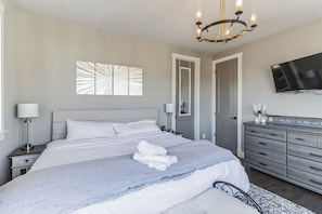 House, Multiple Beds, Hot Tub - Old Hickory Rooftop Oasis (Old Hickory)