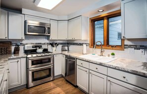 House, Multiple Beds, Patio, Garden View (Huemann’s Haven) | Private kitchen | Fridge, microwave, oven, stovetop