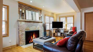 House, Multiple Beds, Patio, Garden View (Huemann’s Haven) | Living area | 42-inch flat-screen TV with digital channels, fireplace