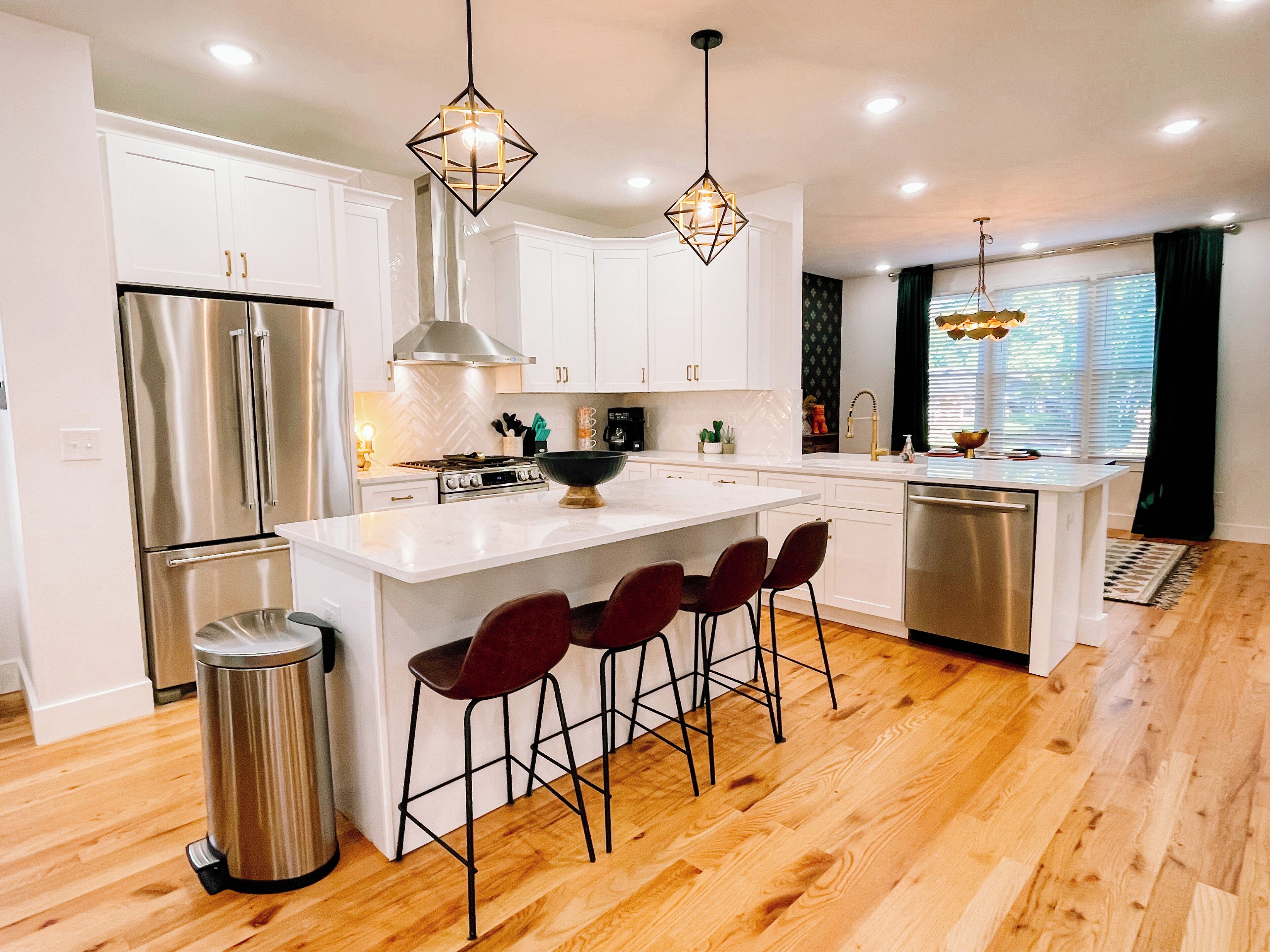 House, Multiple Beds, Pool Access, City View | Private kitchen | Fridge, microwave, oven, stovetop