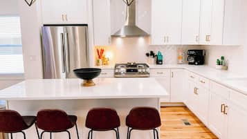 House, Multiple Beds, Pool Access, City View | Private kitchen | Fridge, microwave, oven, stovetop