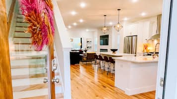 House, Multiple Beds, Pool Access, City View | In-room dining