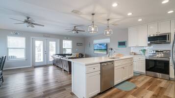 House, Multiple Beds, Balcony | Private kitchen | Fridge, microwave, oven, stovetop