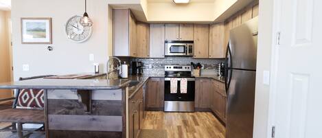 Lägenhet - flera sängar - bubbelpool - utsikt mot bergen | Eget kök | Kylskåp, mikrovågsugn, ugn och spishäll