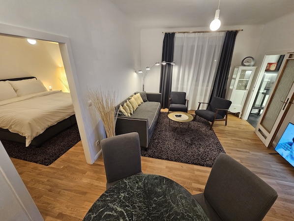 1 chambre, fer et planche à repasser, accès au Wi-Fi (inclus)