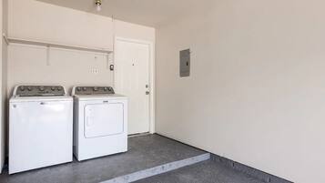 House, Multiple Beds, Fireplace | Interior