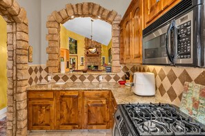 Private kitchen - A Tuscan Adventure in California! 3 BDR Sleeps 8 (Shaver Lake)