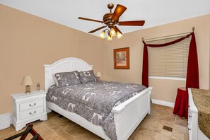 キャビン ベッド (複数台) パティオ ガーデンビュー (Tuscany at Shaver) | 3 室のベッドルーム、客室ごとに異なる装飾、客室ごとに異なるインテリア、WiFi (無料)