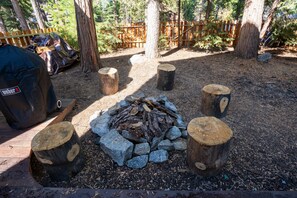 Property grounds - A Tuscan Adventure in California! 3 BDR Sleeps 8 (Shaver Lake)