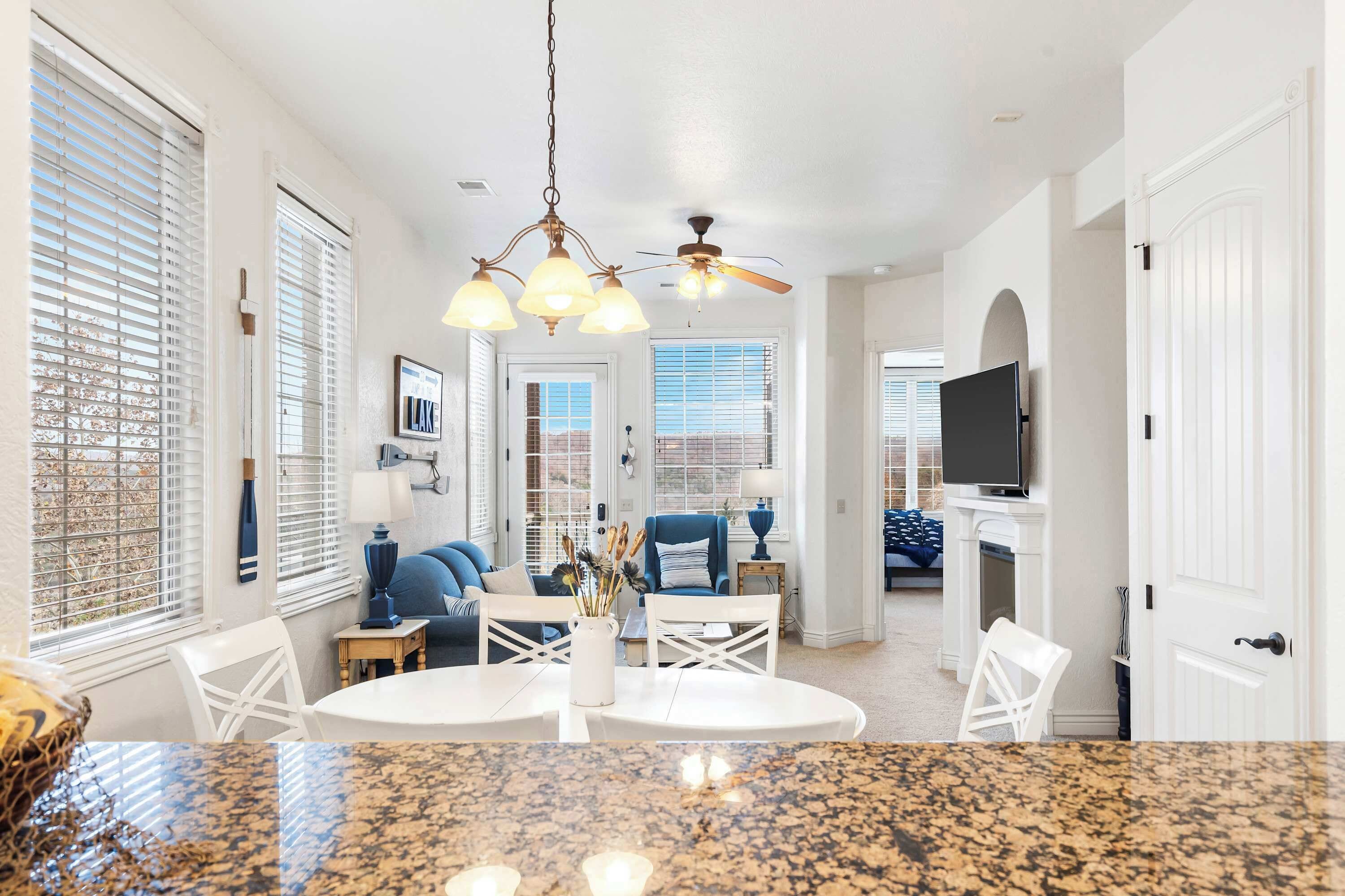 Condo, Multiple Beds, Balcony, Mountain View (Cliffside Lake Retreat ) | Dining