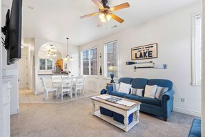 Condo, Multiple Beds, Balcony, Mountain View (Cliffside Lake Retreat ) | Living area