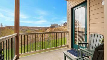 Condo, Multiple Beds, Balcony, Mountain View (Cliffside Lake Retreat ) | Property grounds