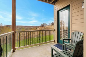 Condo, Multiple Beds, Balcony, Mountain View (Cliffside Lake Retreat ) | Property grounds