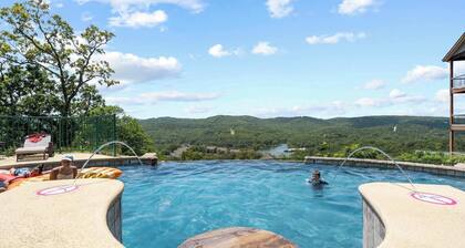 Cliffside Lake Retreat - 2 Bdr, Walk to Table Rock