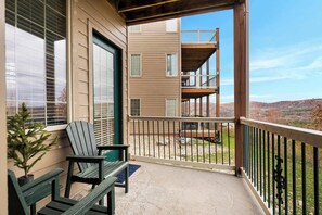 คอนโด, หลายเตียง, ระเบียง, วิวภูเขา (Cliffside Lake Retreat ) | บริเวณที่พัก