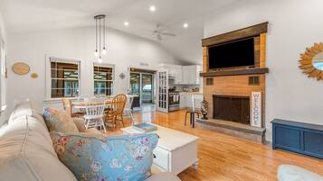 House, Multiple Beds, Lanai | Living area | 42-inch flat-screen TV with cable channels, TV