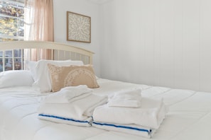 House, Multiple Beds, Lanai - Cappawack Cottage (Mashpee)