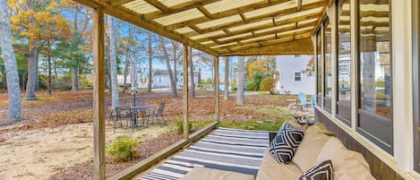 Maison, plusieurs lits, patio, vue jardin (Cappawack Cottage) | Vue de la chambre