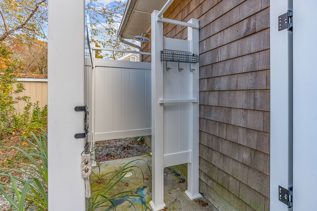 House, Multiple Beds, Lanai | Property grounds