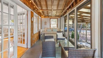 Casa, varias camas, patio, vista al jardín (Cappawack Cottage) | Interior