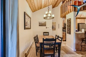 Dining - Eagle on Skis Cozy 3 BDR Home Walk to Ski Lifts (Breckenridge)
