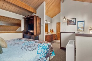 Condo, várias camas, acesso à piscina, vista para a montanha | 1 quarto, individualmente decorados, individualmente mobiliados