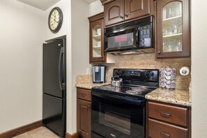 Condo, Multiple Beds, Pool Access, Mountain View | Private kitchen | Fridge, microwave, oven, stovetop