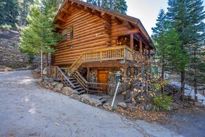 Exterior - The Log Home Quintessential Log Cabin in Ynp! (Yosemite National Park)