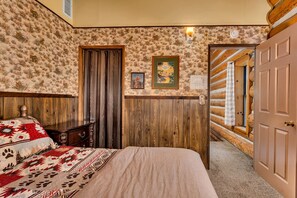Cabin, Multiple Beds, Patio, Mountain View (The Log Home) - The Log Home Quintessential Log Cabin in Ynp! (Yosemite National Park)